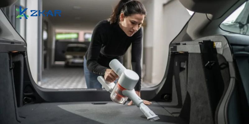 Những lưu ý khi dùng máy hút bụi trên xe ô tô